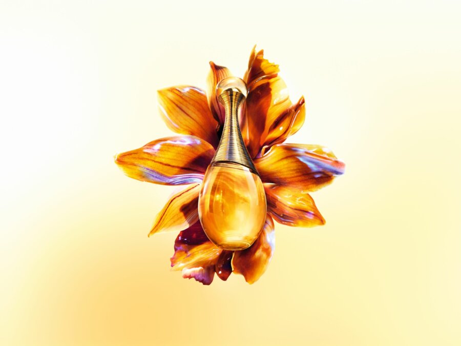 J’adore Intense: Το αρωματικό ίνδαλμα του Dior επανερμηνεύεται σε ένα άρωμα που αποτελεί ωδή στην προσωπικότητα της Rihanna