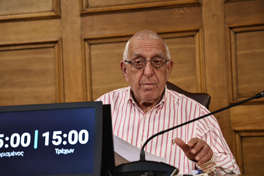 Βουλή: Παραδόθηκε στον Νικ. Κακλαμάνη το πόρισμα της Εξεταστικής για τον ΟΠΕΚΕΠΕ