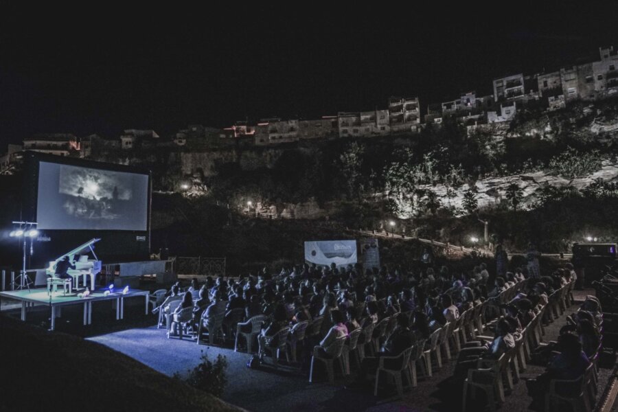 vovos-kinimatografos-me-zontani-mousiki