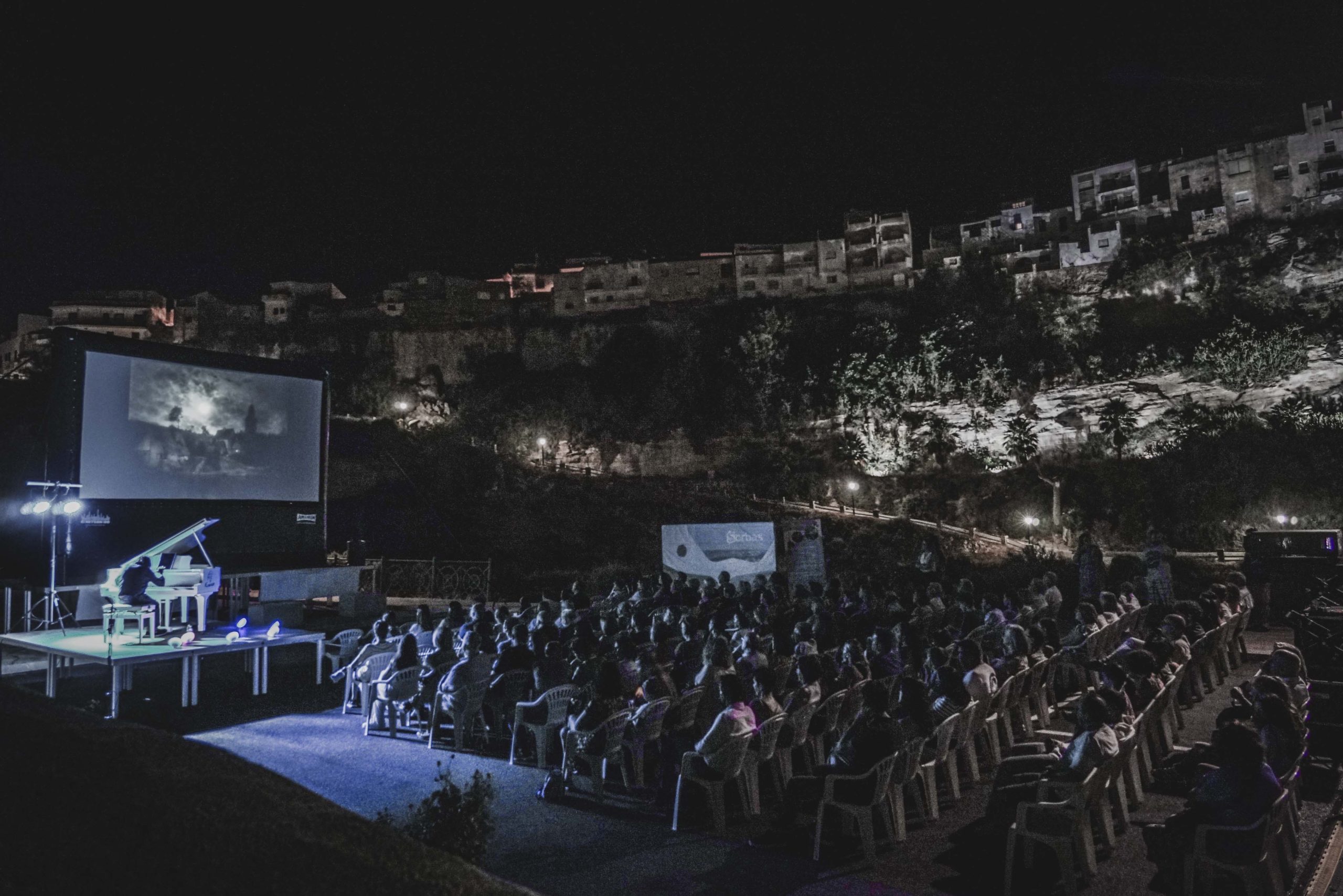 vovos-kinimatografos-me-zontani-mousiki