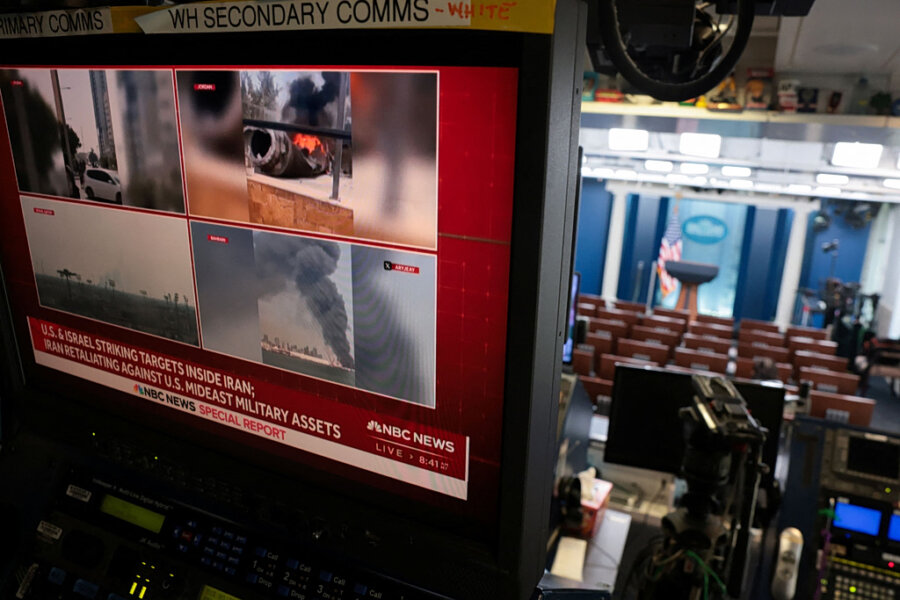 Οθόνη στην αίθουσα συνεντεύξεων Τύπου του Λευκού Οίκου, την ημέρα που οι Ηνωμένες Πολιτείες και το Ισραήλ ηγήθηκαν επιθέσεων κατά του Ιράν.