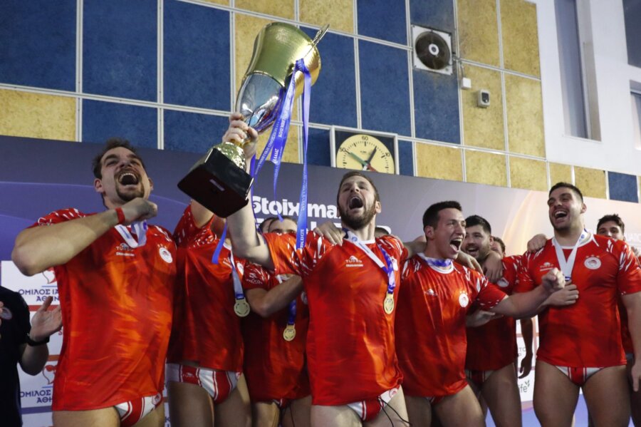 Ολυμπιακός: Η απονομή στους Κυπελλούχους Ελλάδας (vid+pics)