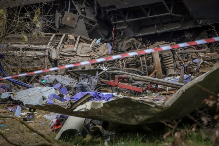 «Να διορθώσει γρήγορα η Πολιτεία κενά και λάθη» καλεί ο Μητσοτάκης, τρία χρόνια μετά την τραγωδία στα Τέμπη