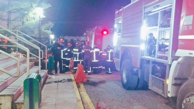 Μεσολόγγι: Υπό έλεγχο η φωτιά στο νοσοκομείο - Μεταφέρθηκαν σε ασφαλή σημεία περίπου 30 άτομα