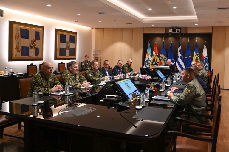 Έκτακτη σύσκεψη στο υπουργείο Άμυνας για τις εξελίξεις στην Μέση Ανατολή