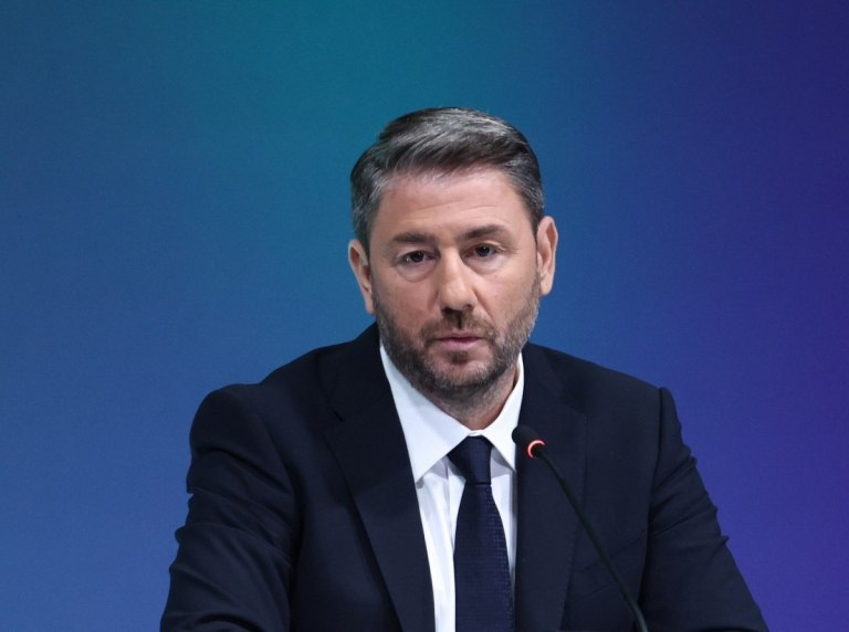 φωτογραφία στην οποία απεικονίζεται ο πρόεδρος του ΠΑΣΟΚ, Νίκος Ανδρουλάκης