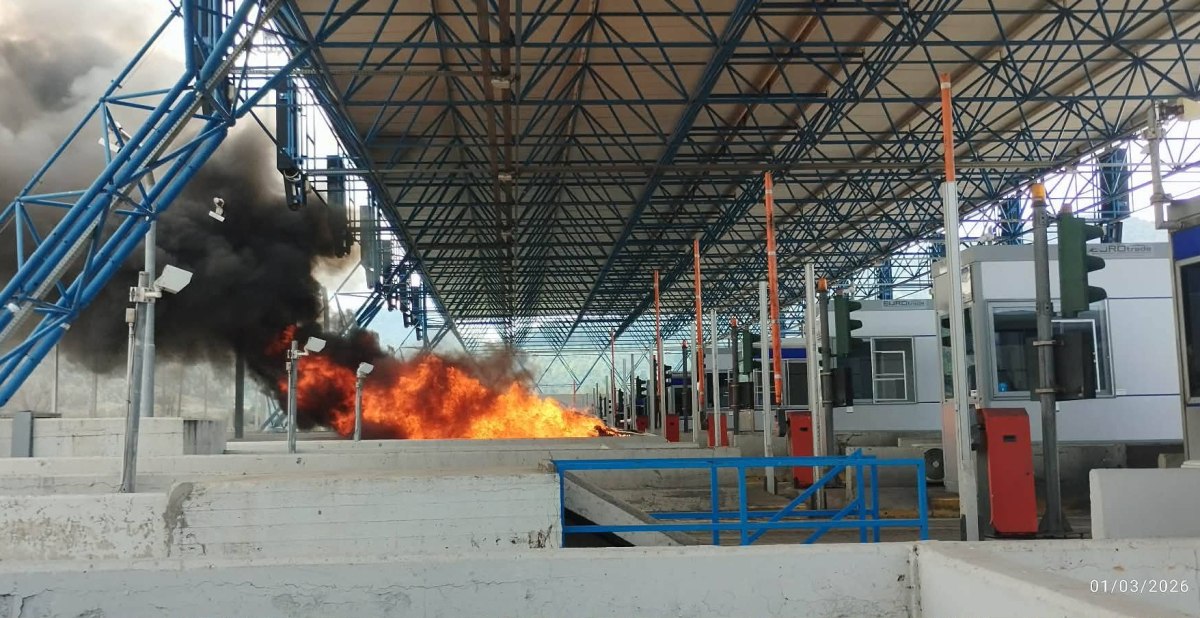 Φωτιά σε αυτοκίνητο στα διόδια της Τραγάνας - Κάηκε ολοσχερώς