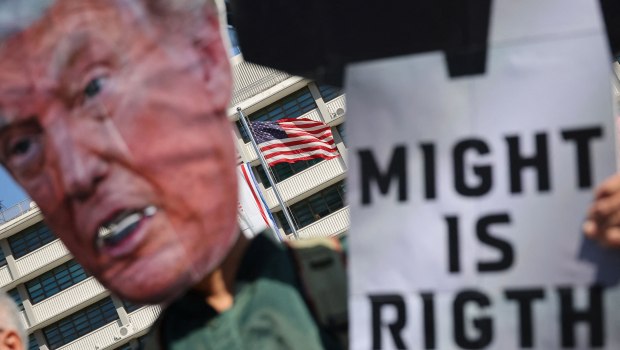 Τραμπ: Μπαράζ αντιφατικών δηλώσεων για τον πόλεμο στο Ιράν - Δεν διαφαίνεται στρατηγική εξόδου από τις ΗΠΑ