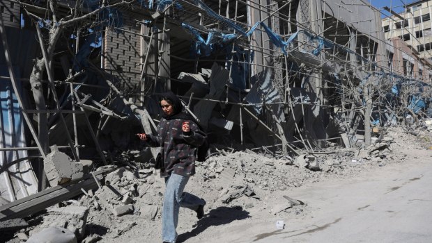 Ιράν: Οι βομβαρδισμοί προκαλούν τρόμο στην Τεχεράνη, αλλά δεν υπάρχουν ενδείξεις για διαδηλώσεις κατά του καθεστώτος