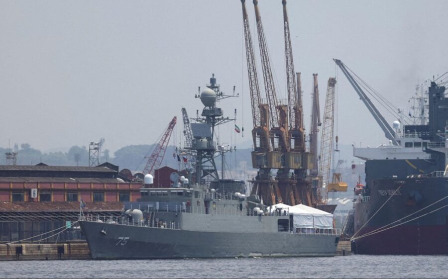 υποβρύχιο βυθίζει ιρανική φρεγάτα