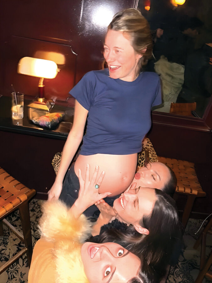 Τεό Νιάρχος - Camille Rowe: Ξεκινούν τις προετοιμασίες του γάμου τους μετά τη γέννηση του πρώτου τους παιδιού