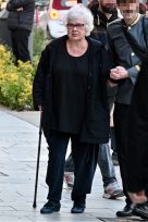 Ξένια Καλογεροπούλου: Υποβασταζόμενη με μπαστούνι στο κέντρο της Αθήνας - Σπάνια εμφάνιση της ηθοποιού