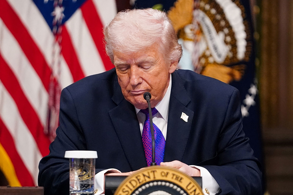 Ντόναλντ Τραμπ: «Όποιος θέλει να γίνει ηγέτης του Ιράν, καταλήγει νεκρός»