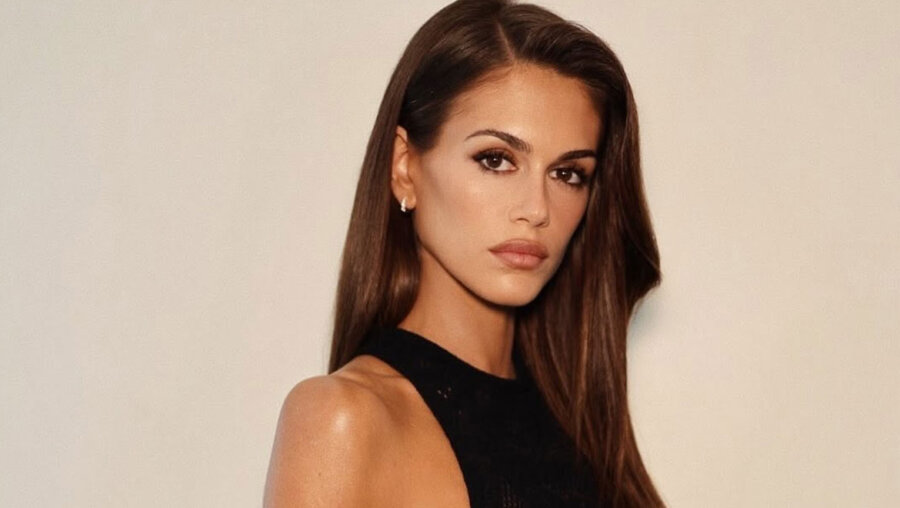90’s Revival: Η Kaia Gerber απογειώνει τον όγκο στα μαλλιά και το soft glam μακιγιάζ