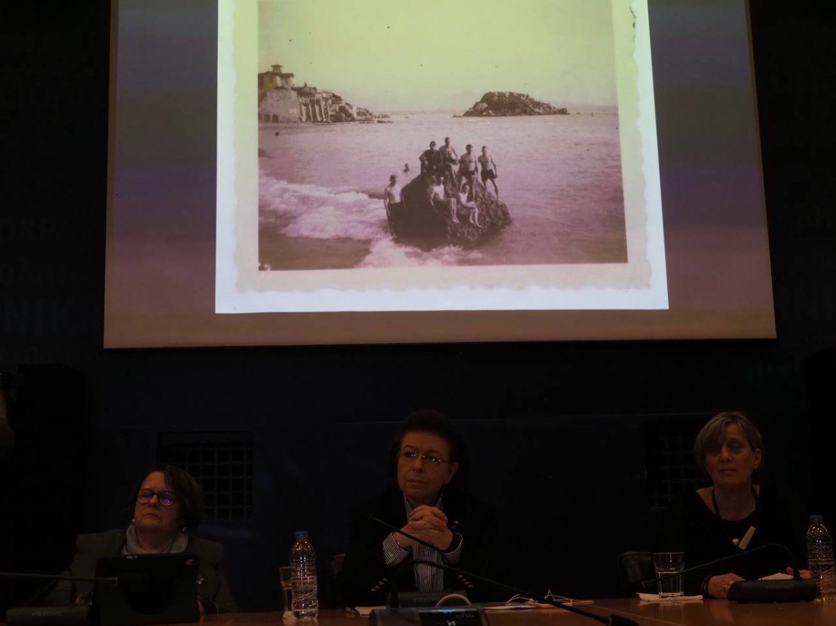 Μενδώνη για τις φωτογραφίες των 200 της Καισαριανής: «Σε 13 μέρες φέραμε εις πέρας όλη τη διαδικασία»