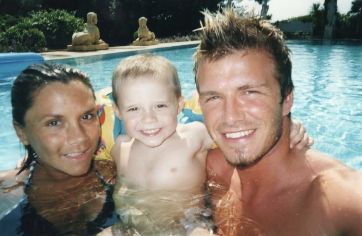 Ο Ντέιβιντ και η Βικτόρια Μπέκαμ ευχήθηκαν δημόσια στον γιο τους Μπρούκλιν παρά τη ρήξη στην οικογένεια