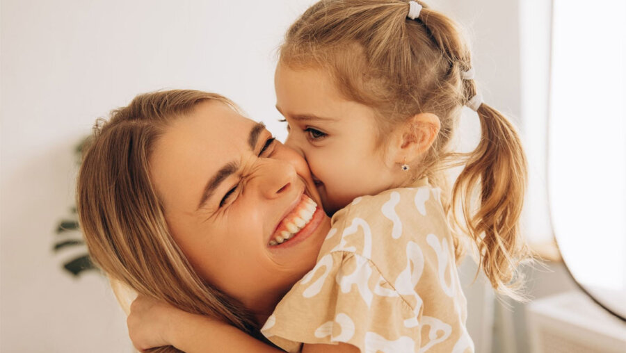 Τι κάνει ένα σπίτι ευτυχισμένο για τα παιδιά; Τα σημάδια που το αποκαλύπτουν