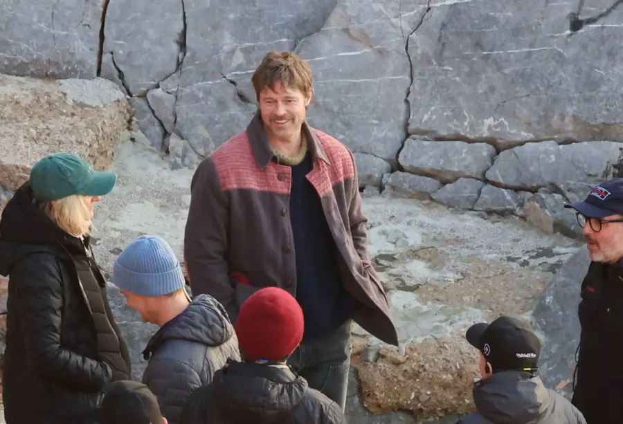 Γνωρίστε τη Μαρία Καλλιμάνη: Ποια είναι η ηθοποιός που φημολογείται πως έπαιξε δίπλα στον Brad Pitt στην Ύδρα;