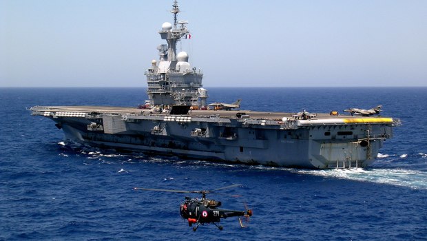 Τι ξέρουμε για το πυρηνικό αεροπλανοφόρο «Σαρλ ντε Γκωλ» που στέλνει ο Μακρόν στη Μεσόγειο