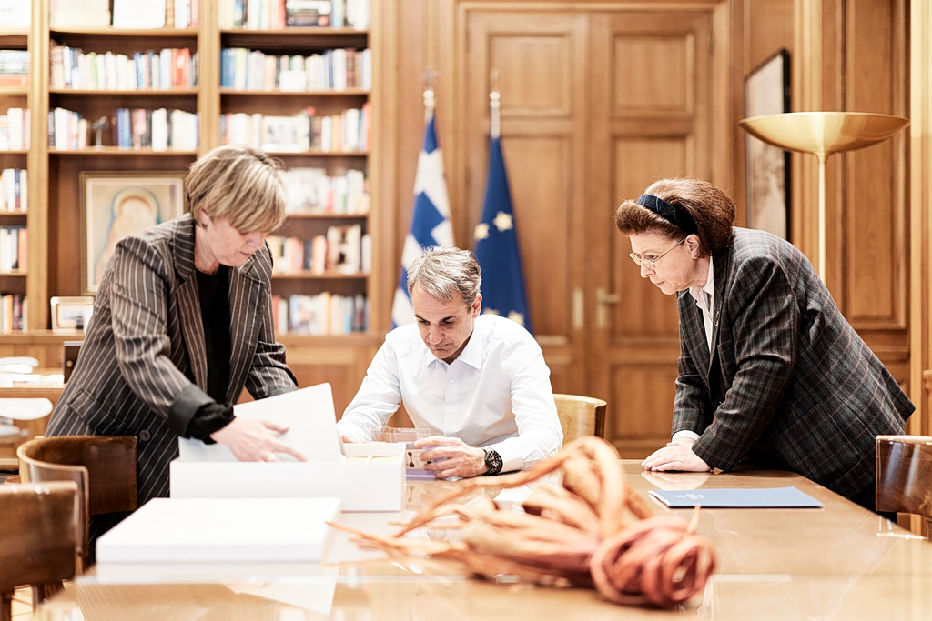 Κυριάκος Μητσοτάκης με συλλογή Χόιερ