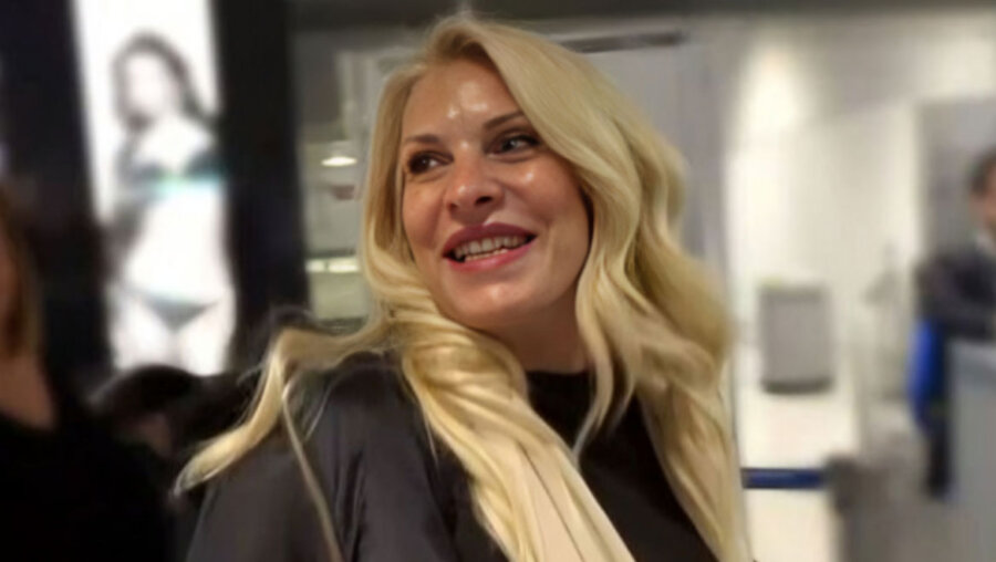 Ελένη Μενεγάκη: Τι απάντησε σε ρεπόρτερ όταν τη ρώτησε για τη φημολογούμενη τηλεοπτική της επιστροφή