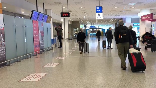 Επαναπατρισμός: Ανακουφισμένοι οι Έλληνες που επέστρεψαν - «Ακούγαμε σειρήνες, αεροπλάνα, εκρήξεις»