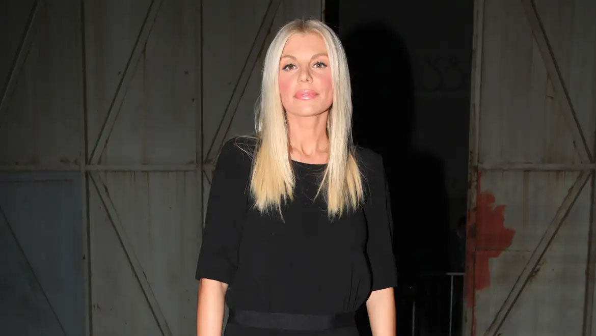 Ώρες αγωνίας για τη Βάσια Λόη και τα δύο της παιδιά στο Ντουμπάι