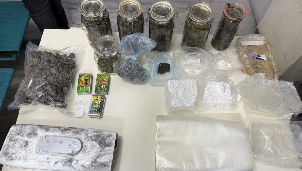 Ηλιούπολη: Πάνω από 1 κιλό κοκαΐνη εντοπίστηκε σε διαμέρισμα-«καβάτζα» 28χρονου - Είχε συλληφθεί στον Άγιο Παντελεήμονα