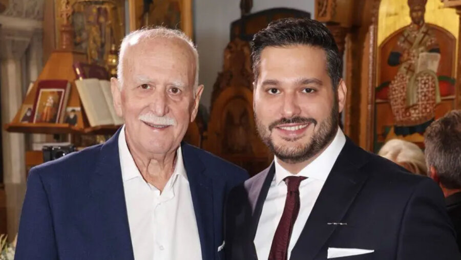 Φοίβος Παπαδάκης: Βραδινή έξοδος με την σύντροφό του δυο μήνες μετά τον θάνατο του πατέρα του