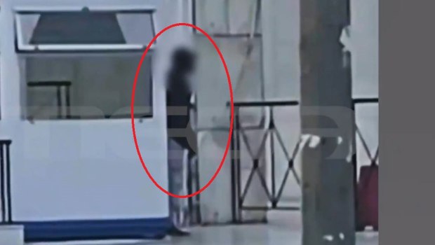 Βίντεο ντοκουμέντο - Η στιγμή που ο 48χρονος απειλεί τους αστυνομικούς με χειροβομβίδα στη ΓΑΔΑ - Τι λέει η σύζυγός του