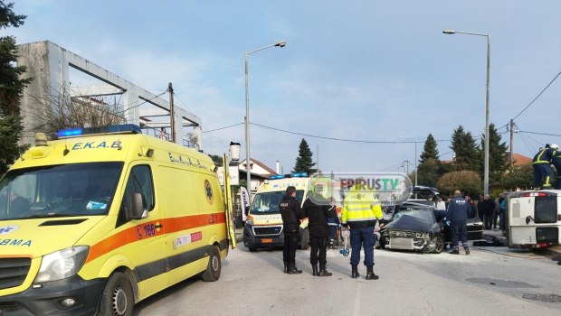 Ιωάννινα: Δύο οδηγοί στο νοσοκομείο έπειτα από σφοδρή σύγκρουση βαν με Ι.Χ.