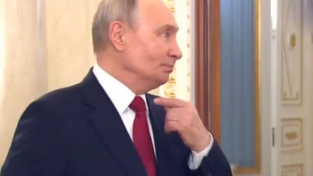 Απίστευτη γκάφα του Κρεμλίνου: Ανέβασε βίντεο με τον Πούτιν να βήχει σε μήνυμα για την Ημέρα της Γυναίκας