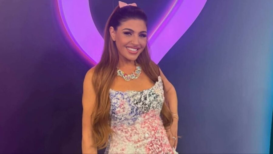 Όλα τα βλέμματα στην Έλενα Παπαρίζου - Εμφανίστηκε αισθητά αδυνατισμένη στο Melodifestivalen της Σουηδίας