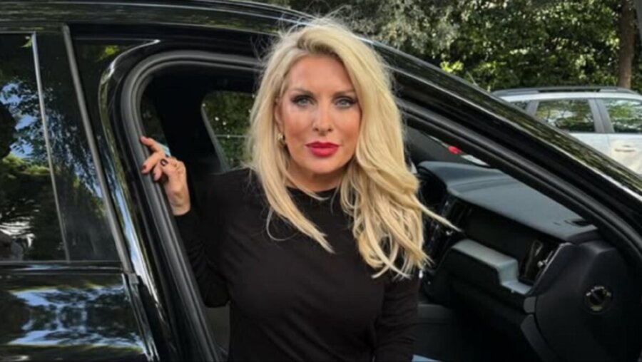 Ελένη Μενεγάκη: Το φωτογραφικό άλμπουμ από το ταξίδι της στο εξωτερικό - Ο προορισμός που επέλεξε