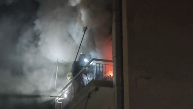 Ταύρος: Φωτιά σε διαμέρισμα - Χωρίς τις αισθήσεις του ανασύρθηκε ένας άνδρας