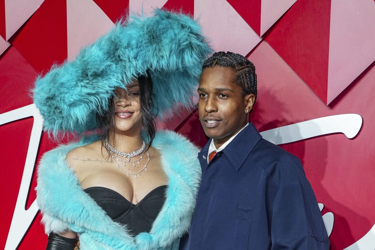 Επίθεση στο σπίτι της Ριάνα, ενώ η τραγουδίστρια βρισκόταν μέσα – Συνελήφθη η 30χρονη που πυροβολούσε επανειλημμένα