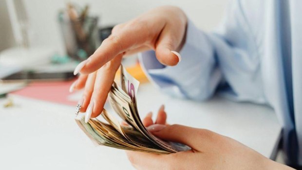 Voucher 750 ευρώ: Ξεκινούν οι αιτήσεις - Τα δικαιολογητικά που χρειάζεστε