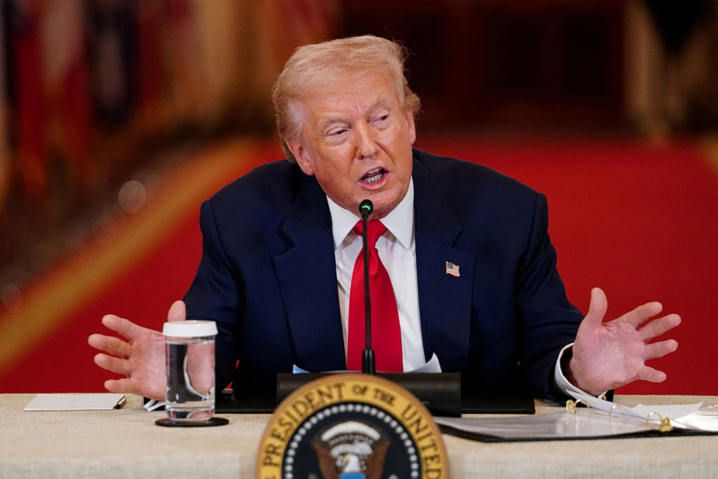 Ο Τραμπ απειλεί να δολοφονήσει τον νέο ηγέτη του Ιράν, Μοτζτάμπα Χαμενεΐ