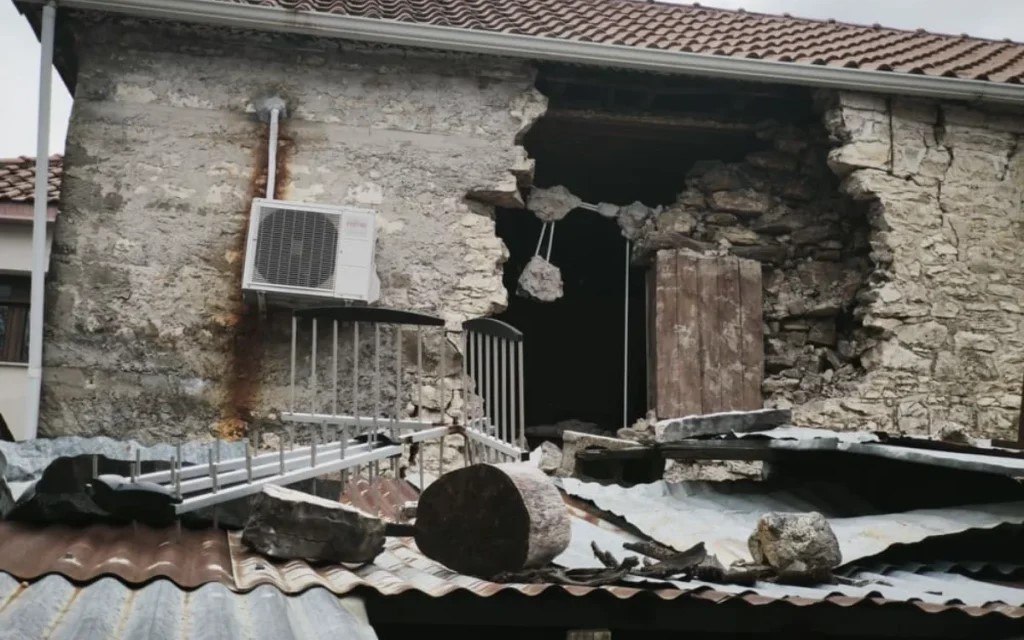 Σεισμός στην Ήπειρο - Περισσότερα από 140 κτίρια έχουν υποστεί ζημιές - Σε εξέλιξη οι έλεγχοι