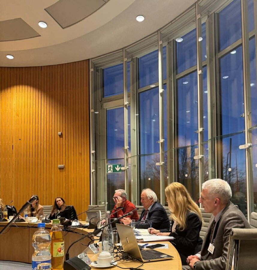 51a0737d-3865-4f7d-bcf4-6fcdbf6eae52