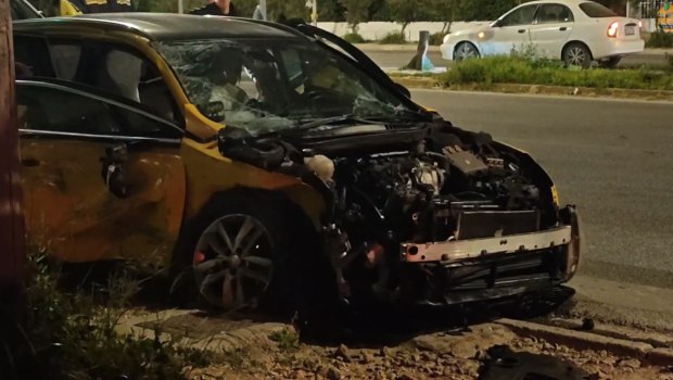 Βούλα: 2 τραυματίες σε σύγκρουση ΙΧ με ταξί στη Λεωφόρο Ποσειδώνος