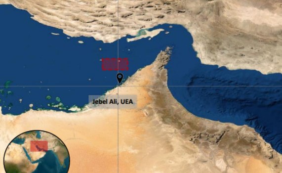 Πλοίο μεταφοράς εμπορευματοκιβωτίων χτυπήθηκε από βλήμα ανοικτά των ΗΑΕ