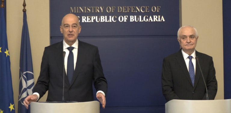 Δένδιας: Οι Patriot και τα F-16 καλύπτουν τον βουλγαρικό εναέριο χώρο και τον προστατεύουν από απειλές