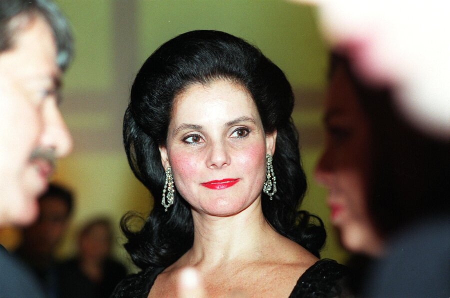 Ποια είναι η Βίκυ Σάφρα; Η Ελληνίδα billionaire με περιουσία 27 δισ. δολάρια που κατακτά τον κόσμο!