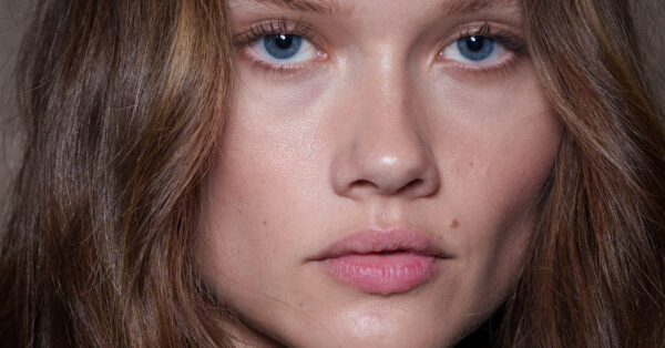 Δέκα tips & tricks για να μειώσουμε το πρήξιμο στην περιοχή των ματιών