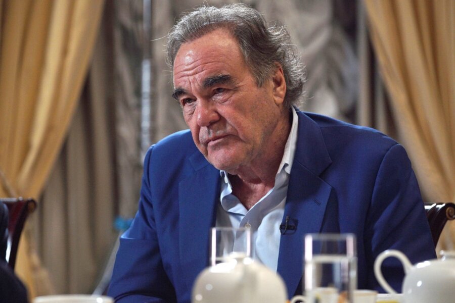 Όλιβερ Στόουν: Τώρα πόλεμος στο Ιράν, δεν μαθαίνουμε ποτέ το μάθημά μας