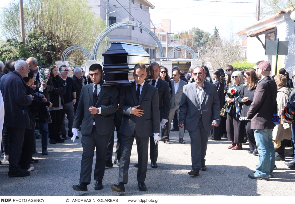 Γιώργος Πανουσόπουλος: Συγκίνηση στην κηδεία του μεγάλου σκηνοθέτη