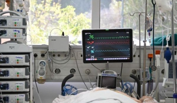 Κρήτη: Σε ΜΕΘ με μηνιγγίτιδα δύο αδερφές - Σε κρίσιμη κατάσταση 26χρονη