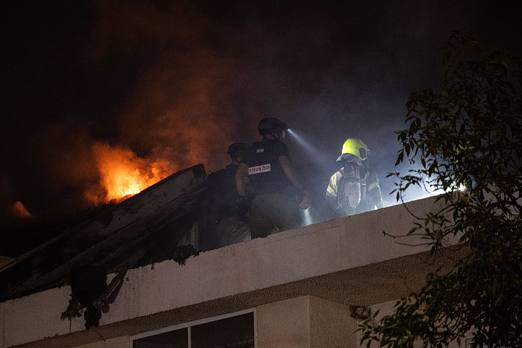 Ισραηλινοί αξιωματούχοι: Πυρομαχικά διασποράς εξερράγησαν σε σημεία στο Τελ Αβίβ