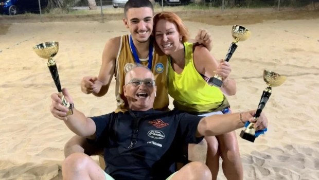 «Ο κόσμος σκοτείνιασε»: Η σπαρακτική ανάρτηση του πατέρα του 18χρονου στον Πύργο που έπεσε από το μπαλκόνι και σκοτώθηκε